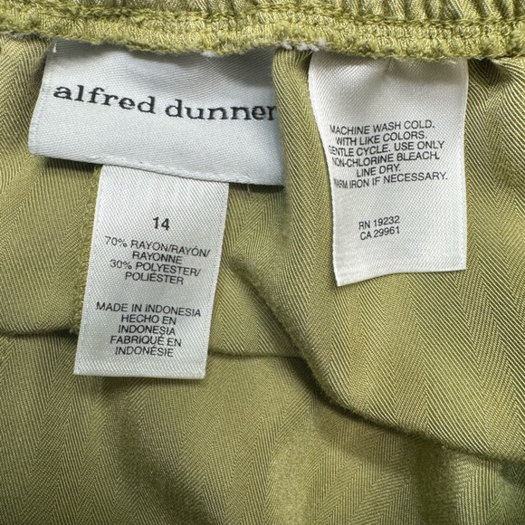 Alfred Dunner Women’s Green and Black Floral Outfit Size 14 - Picture 6 of 6